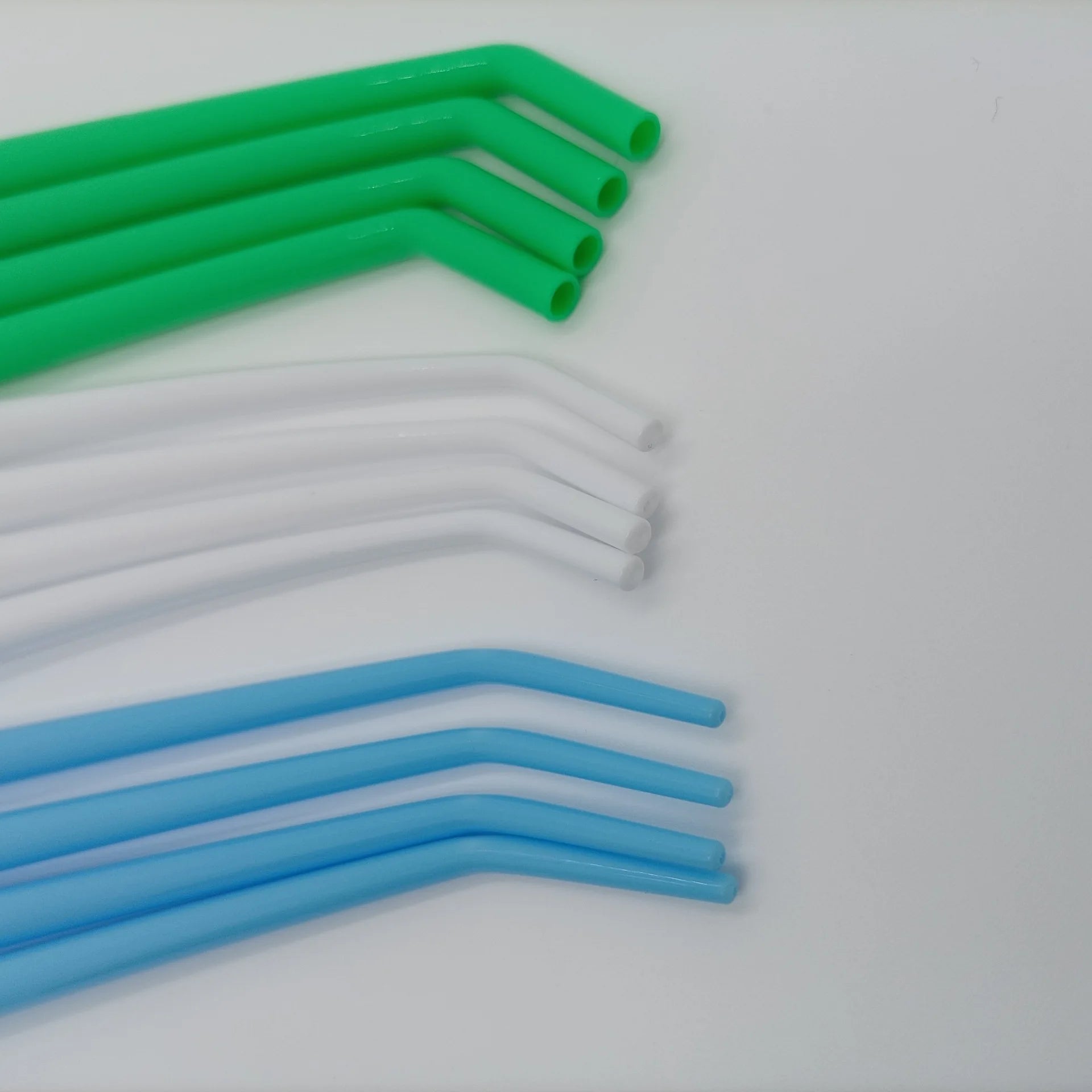 25Pcs/Bag Disposable Dental Suction Tip Saliva Ejector Dentistry Slender Curved Tip Straws Dentistry Clinic Tool Dental Supplies